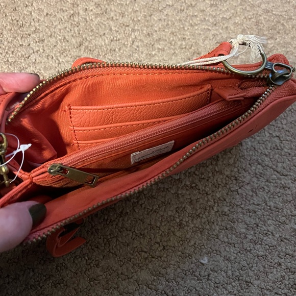 Universal Thread Crossbody - Picture 2 of 4